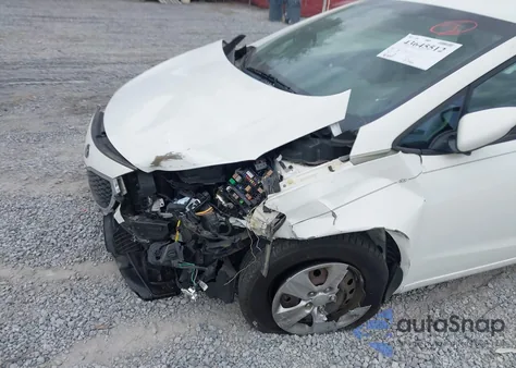 2016 Kia Forte Lx z USA, uszkodzony, nr VIN KNAFK4A61G5509765